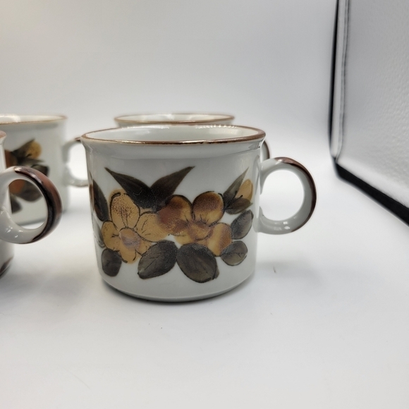 Vintage Handgemalt Floral Stoneware MCM Mugs - set of 4 - Picture 2 of 6